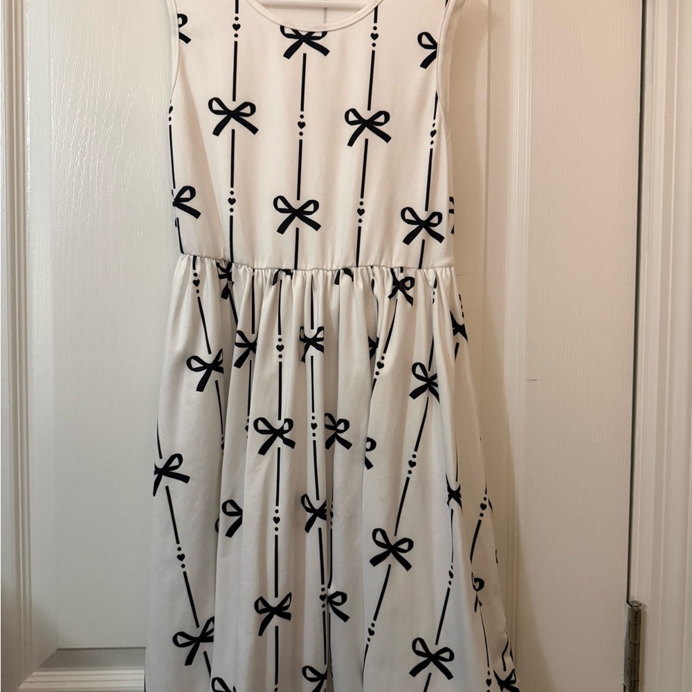SHEIN White and Black Bow Pattern Kids Dress